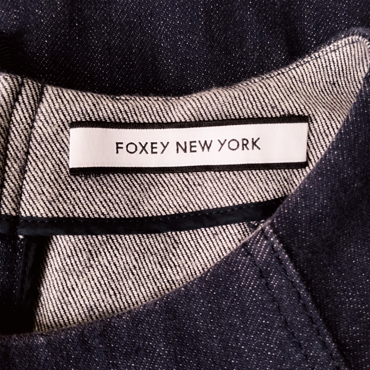 美品 FOXEY NEW YORK フォクシー デニムワンピース ドレス 巻きスカート ロゴプレート フレンチスリーブ ひざ丈 レディース 38 S_画像9