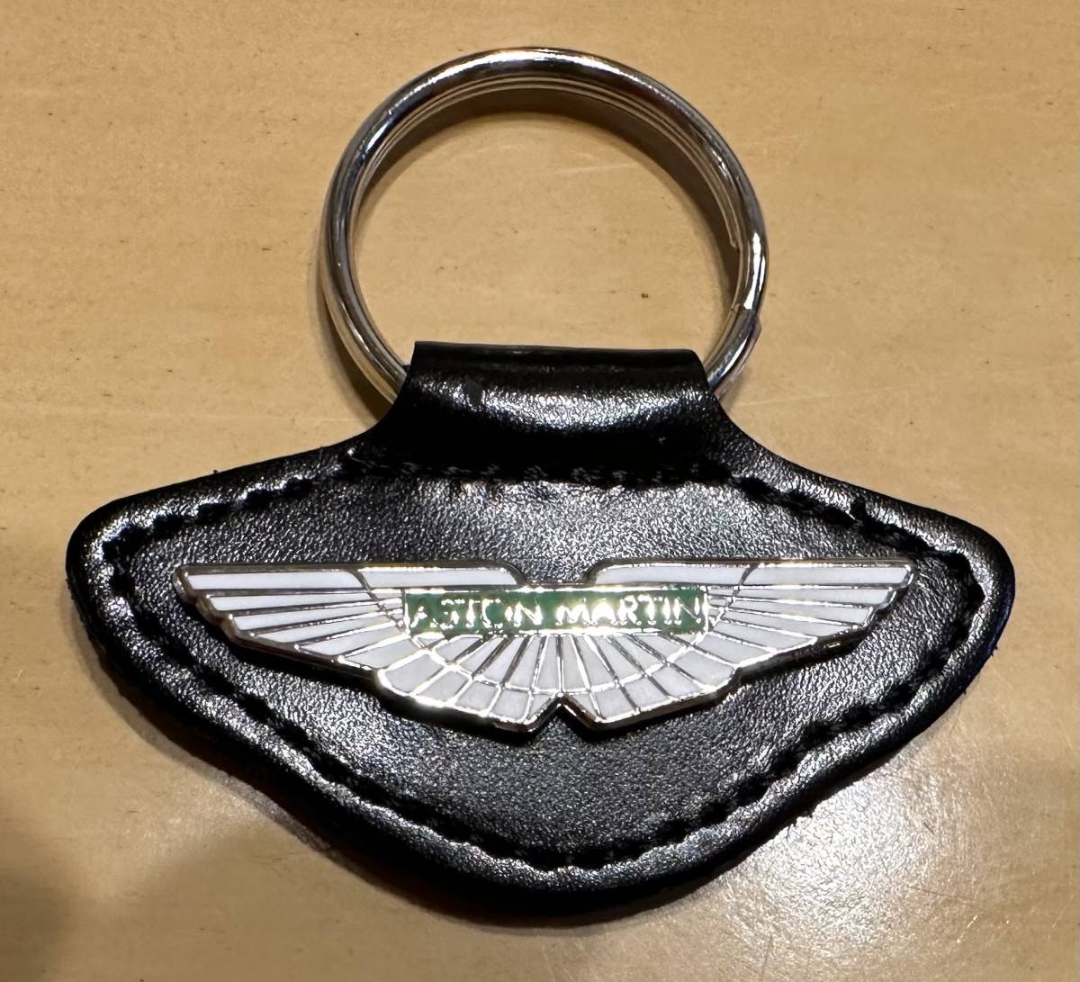 アストンマーチン Aston Martin キーホルダー 皮のキーホルダー 新品未使用 未開封品_画像5