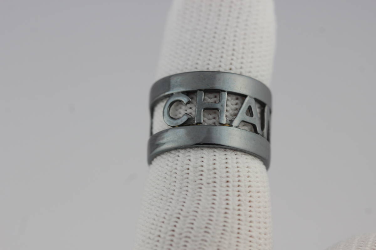 注目ブランドのギフト CHANEL 美品 12号 リング 型抜き ロゴ シャネル 指輪