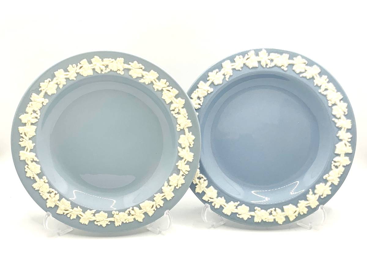 ★美品! ★ウェッジウッド WEDGWOOD ★エンボスド クイーンズウェア ★クリームオンラベンダー ★プレート 約15.3cm 2枚セット 25403_画像1