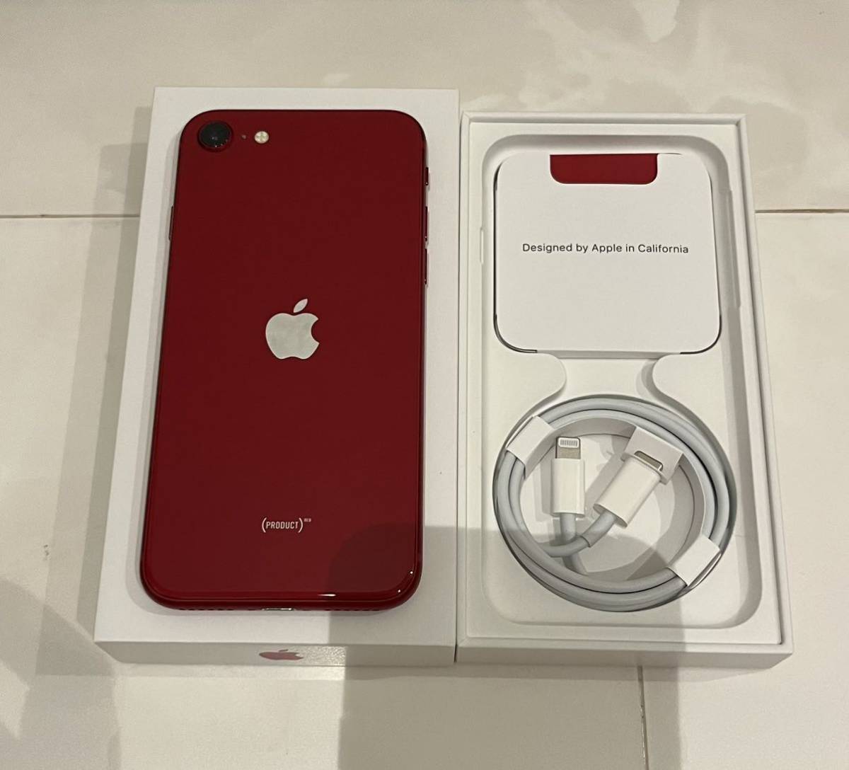 美品　iPhone SE3 第３世代　64GB 赤　レッド　SIMフリー　_画像1