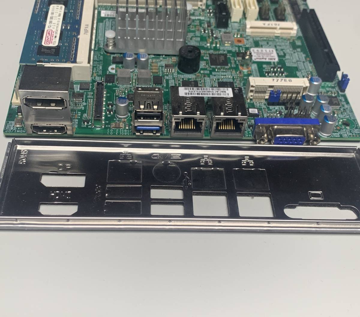 【中古】Superｍicro X10SBA Celeron J1900 オンボード 4GBメモリ1枚 I/Oパネル付属（形状違い）/ Mini-ITX_画像2