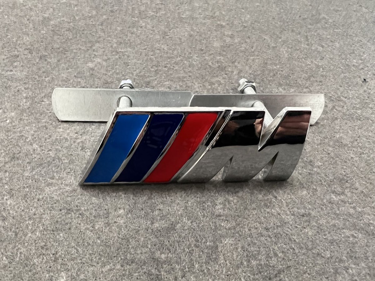 *BMW ///M*10* front emblem grill badge bolt tighten Logo badge grill bachi automobile middle net *8*3CM*