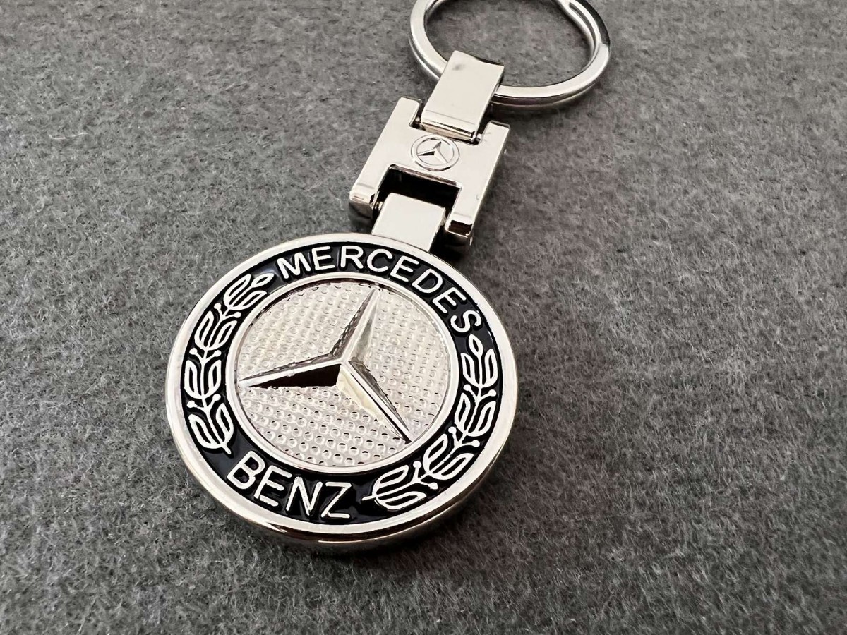 ★メルセデス・ベンツ BENZ★ キーホルダー 金属製 車のロゴ キーリング 高級感 車鍵アクセサリー_画像2