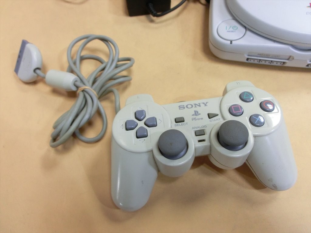 HW4-43】【60サイズ】△プレイステーション PS one SCPH-100 本体