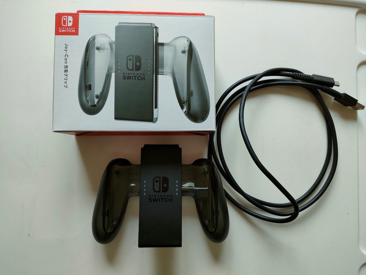 送料無料　中古　任天堂純正品　Nintendo Switch　Joy-Con充電グリップ　数回使用　_画像2