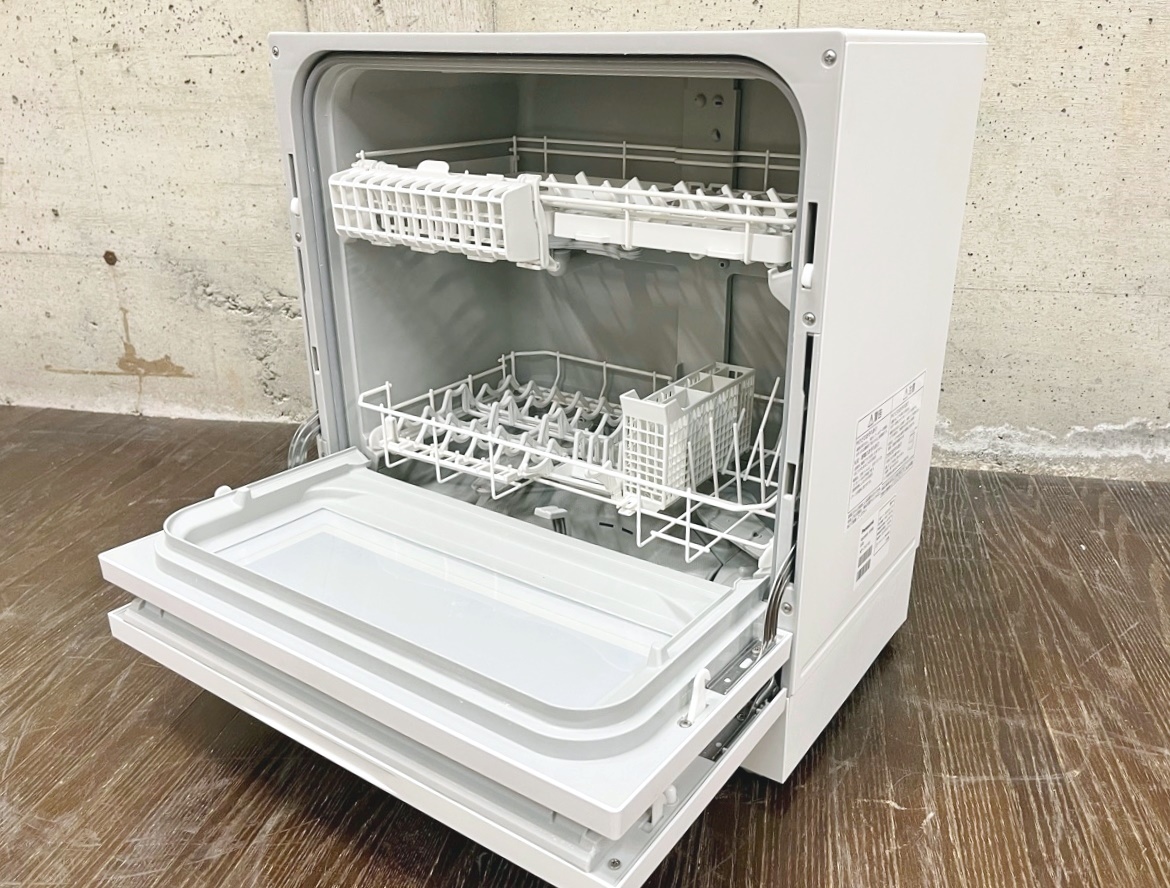 2020年製 Panasonic パナソニック 食器洗い乾燥機 NP-TH3-W 食洗器 前開き式 卓上 5人分 50L ホワイト 家電 キッチン家電 