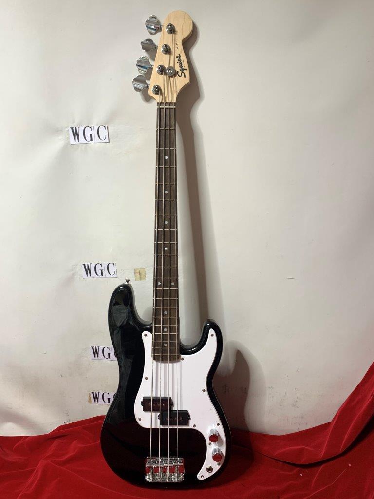 美品 Squier エレキベース Mini Precision Bass フェンダー　　　　★WGC 16【2025年の人気アイテム】 