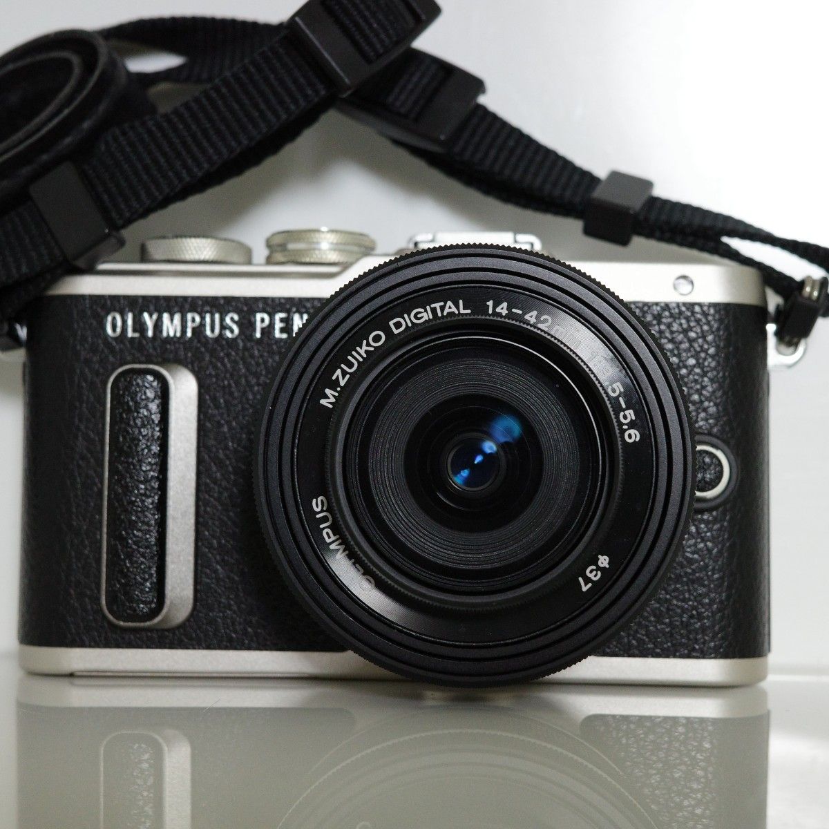 美品】OLYMPUS e-pl8 レンズキット 人気ブラック 標準ズームレンズ付き