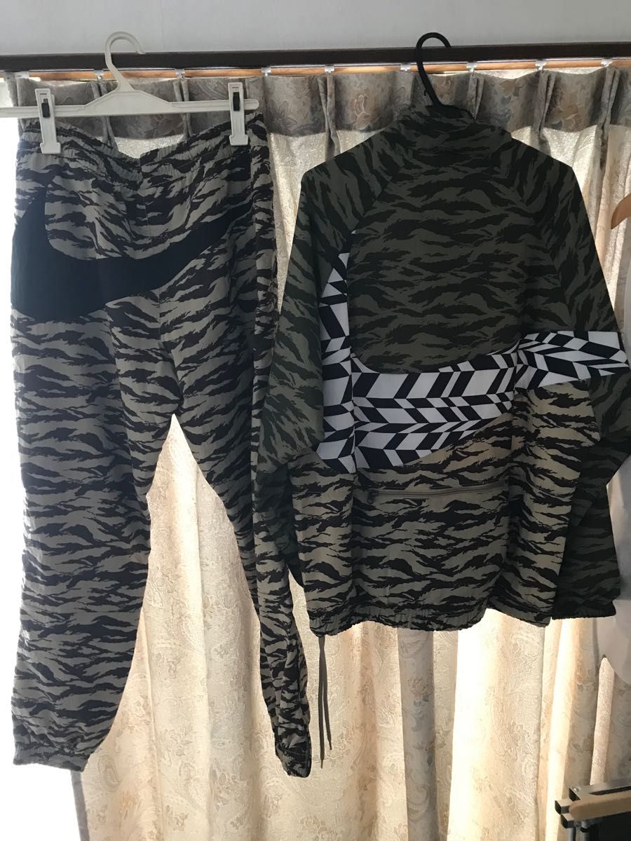 新品 NIKE 上下セット アノラック ビッグスウォッシュ 迷彩 新品 NIKE 上下セット アノラック ビッグスウォッシュ 迷彩