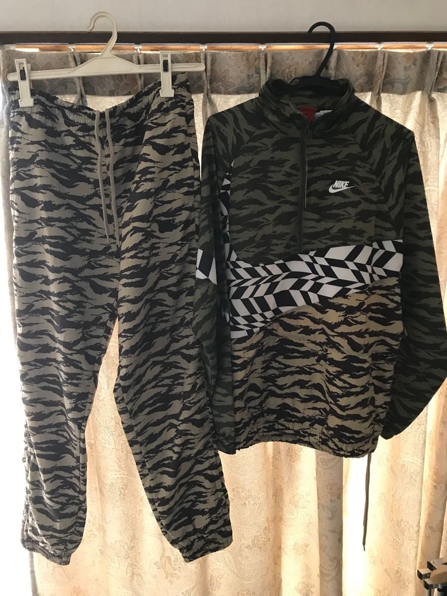 新品 NIKE 上下セット アノラック ビッグスウォッシュ 迷彩 新品 NIKE 上下セット アノラック ビッグスウォッシュ 迷彩