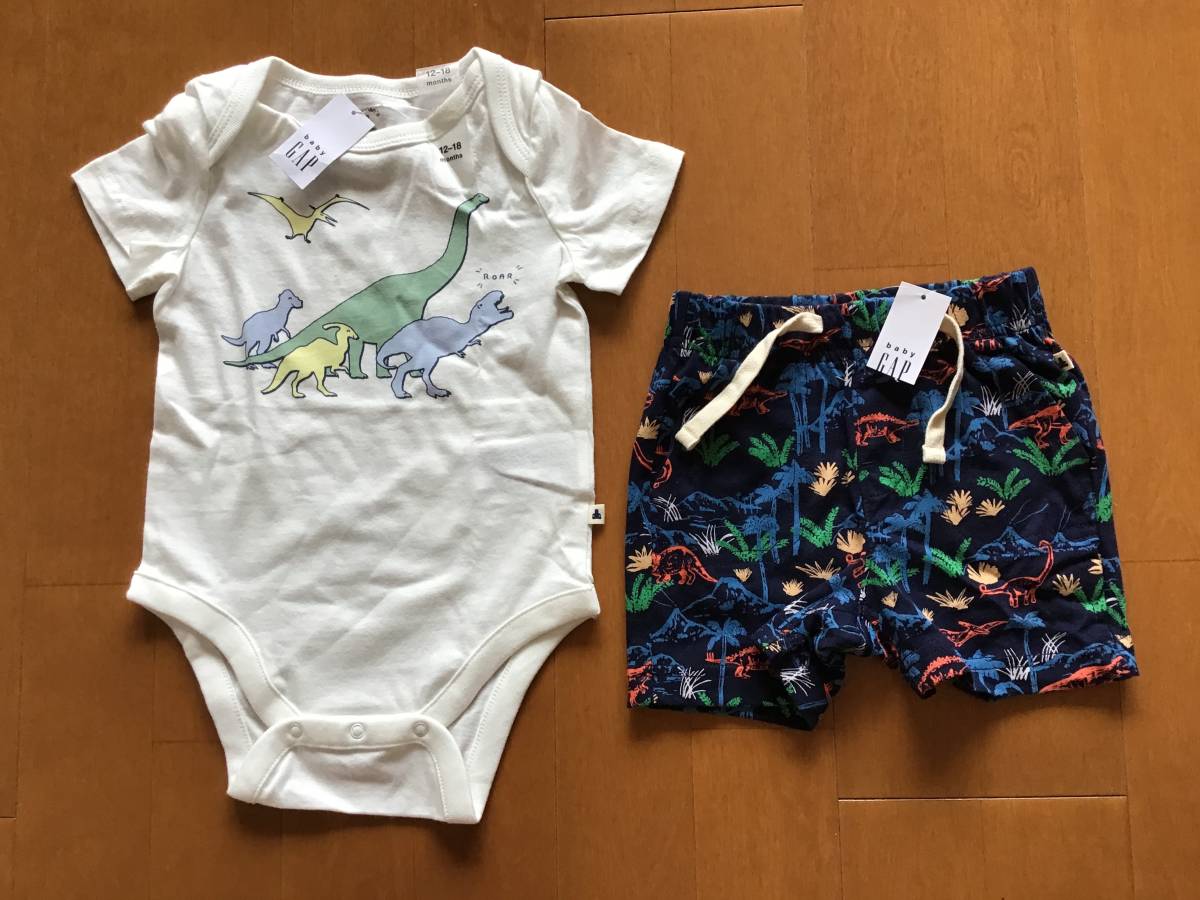 即決　新品　baby GAP ギャップ 半袖 恐竜柄 ベビースーツ ＆ ショートパンツ 上下セット カバーオール ショートオール 12-18ヶ月 80㎝　綿_画像1