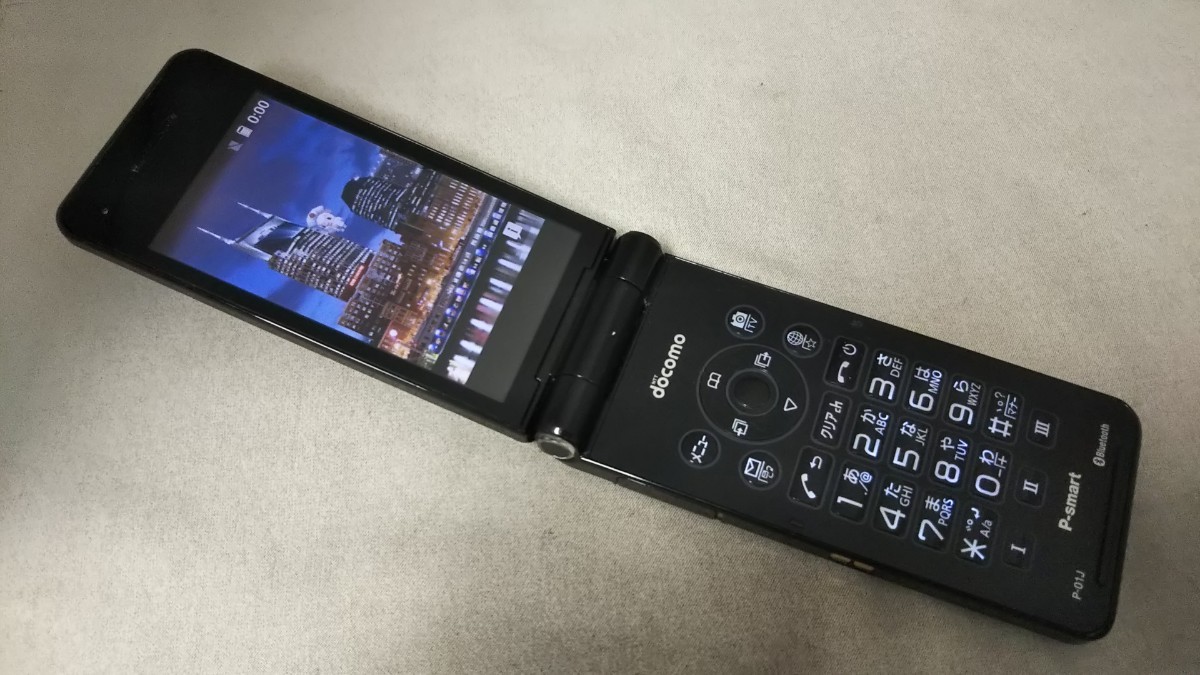 DG4581 docomo SIMフリー P-smart P-01J Panasonic 4Gガラホ 簡易確認＆簡易清掃＆初期化OK 判定○ 送料無料 Webにてロック解除手続済_画像2