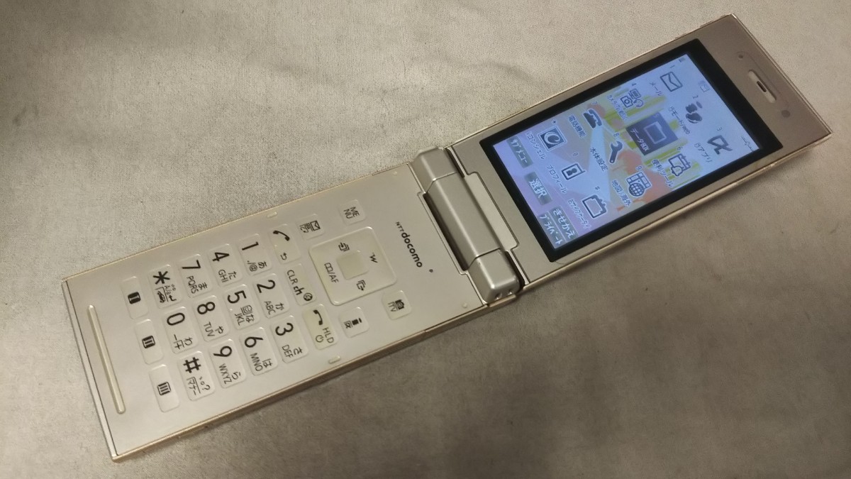 DG4579 docomo FOMA P-06C Panasonic パナソニック ガラケー ケータイ 折畳式 簡易動作確認＆簡易清掃＆初期化OK 判定○ 送料無料　_画像1