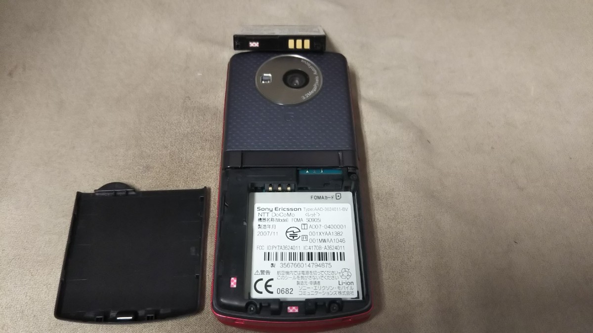 DG4591 docomo FOMA SO905i SonyEricsson 折り畳み式 ガラケー ケータイ 簡易動作確認＆簡易清掃＆初期化OK 判定○ 送料無料　_画像8