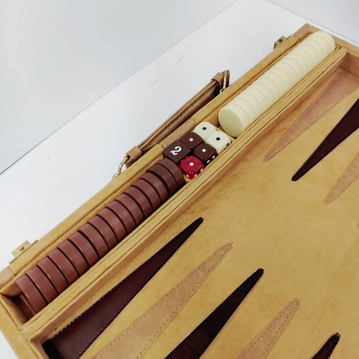 ●テンヨー バックギャモン ボードゲーム BACKGAMMON アタッシュケース型 日本バックギャモン協会公認 M1078_画像3