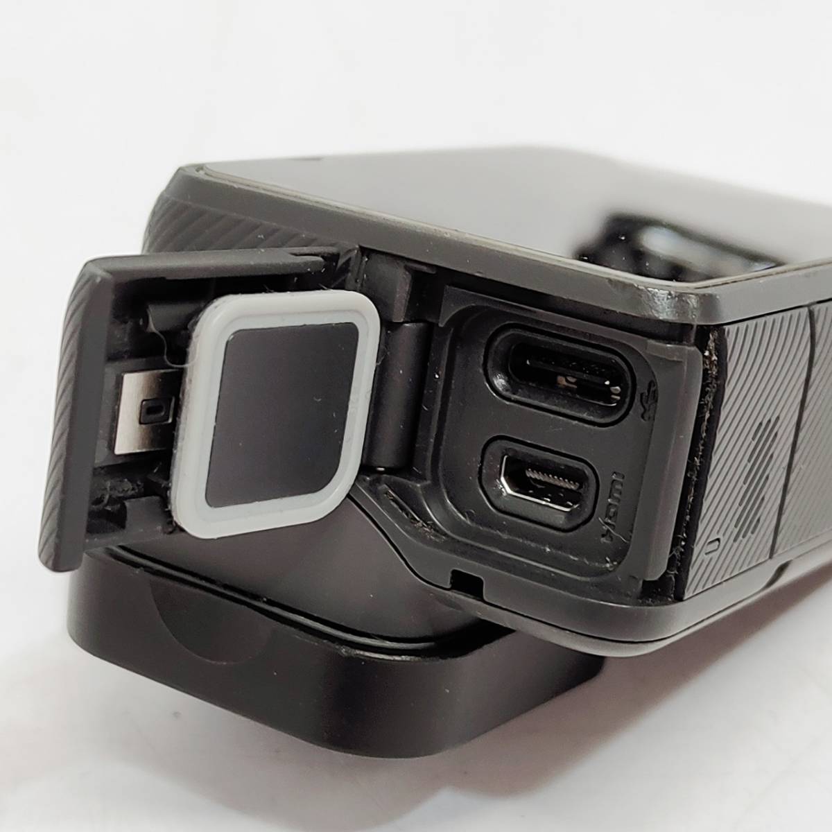 ●動作品 ゴープロ ASST1 アクションカメラ GoPro ブラック 付属品多数 4K 防水 GPS機能 2型液晶 動画撮影 S2101_画像6