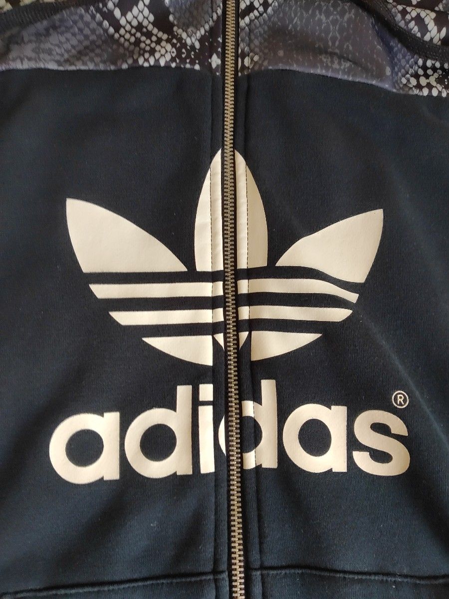 【4月末日までお値下げ中】激レア★美品★adidas★総柄★パーカー★蛇柄★スネーク柄★ベスト★Mサイズ相当★ ノースリーブ