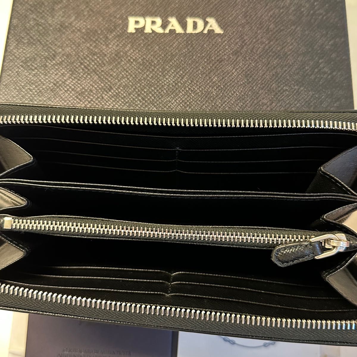 新品同様 プラダ PRADA 財布 長財布 サフィアーノ ラウンドファスナー