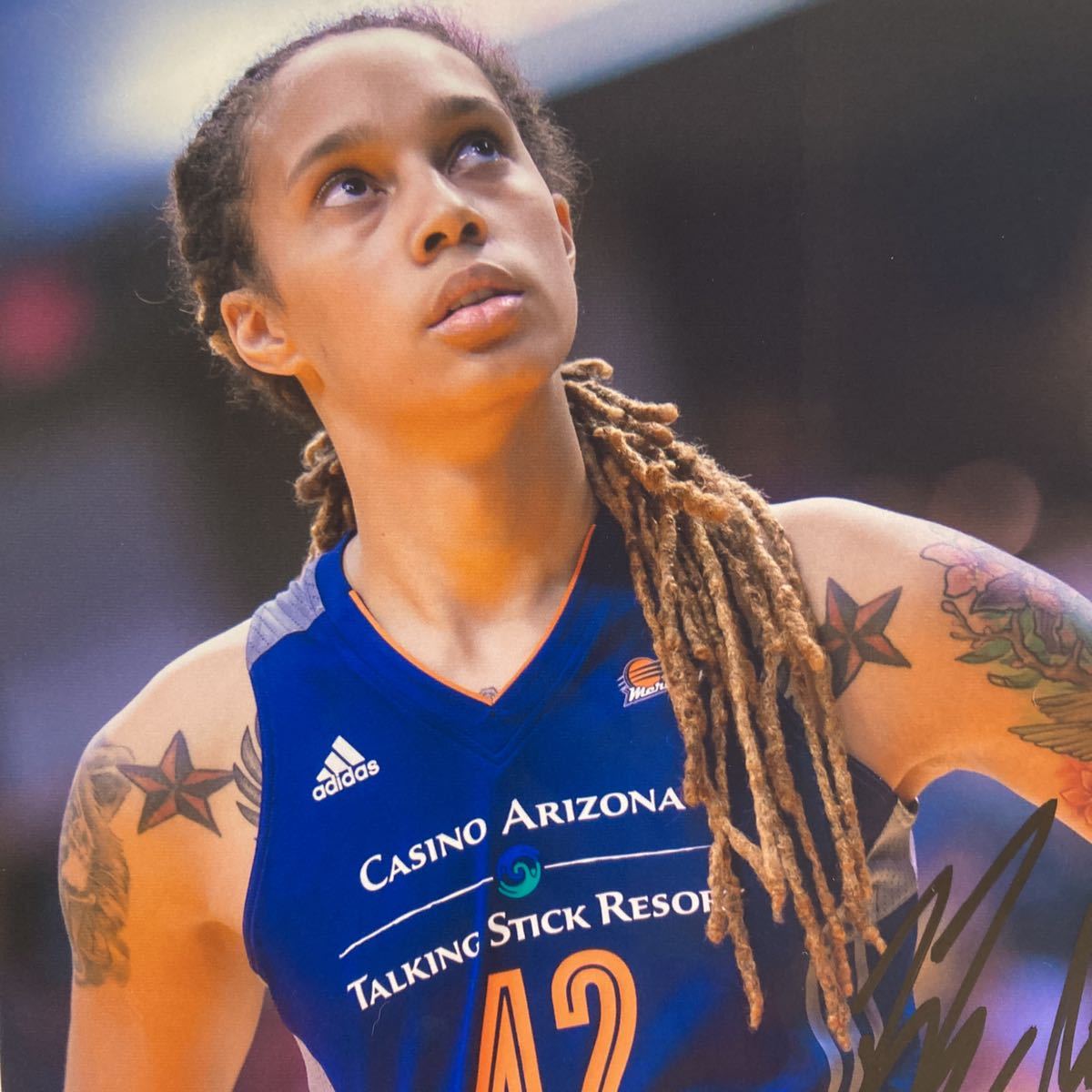 ブリトニー・グライナー直筆サイン入り超大型写真…Brittney Griner…アメリカのプロバスケットボール選手…_画像2