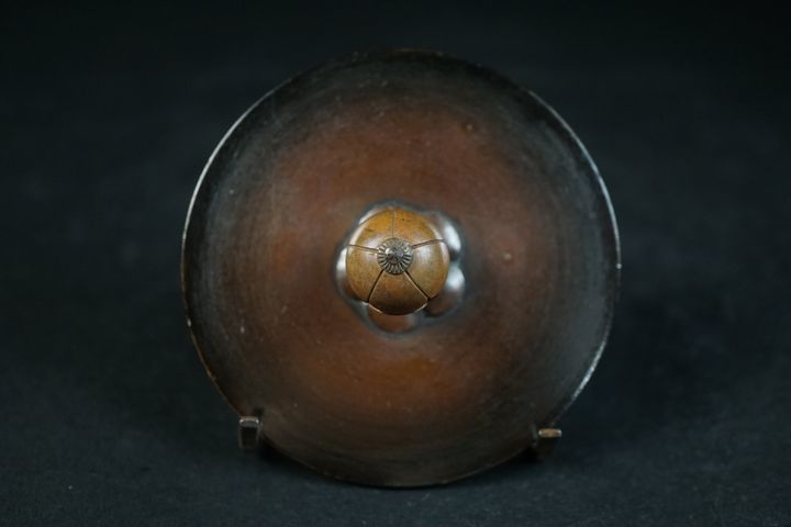 【五山】龍文堂造 銅蓋水仙紋宝珠形鉄瓶　ｎ-27    原文:【五山】龍文堂造 銅蓋水仙紋宝珠形鉄瓶　ｎ-27