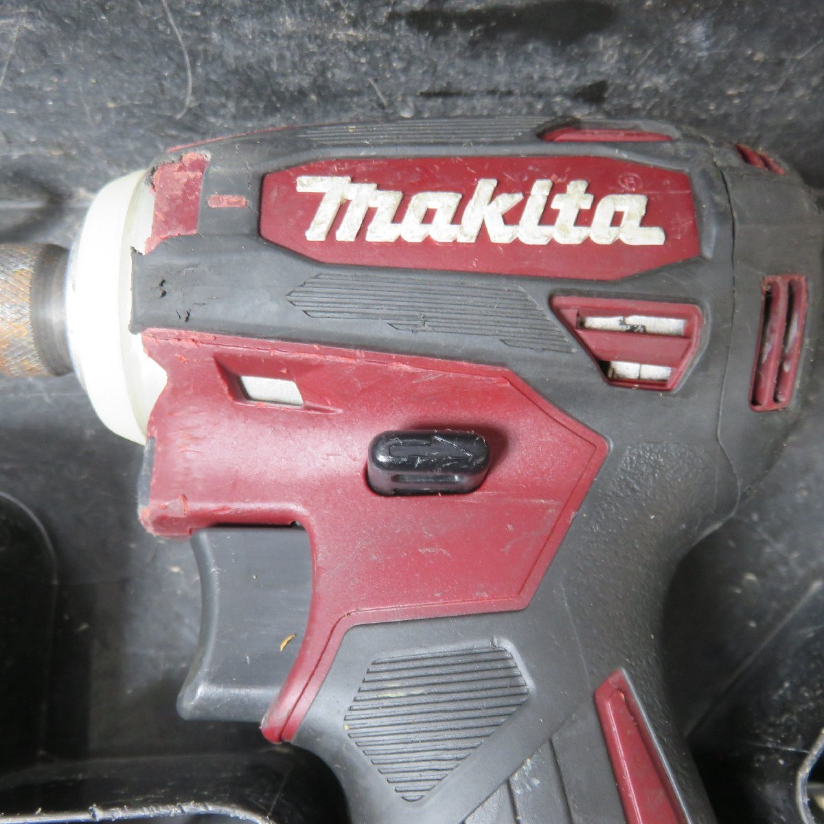 中古品】マキタ(makita) コードレスインパクトドライバー TD172DGXAR 中古品】マキタ(makita) コードレスインパクトドライバー TD172DGXAR