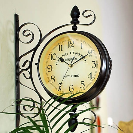 ヨーロピアンアイアンアンティーク両面時計 壁掛け ヴィンテージ おしゃれ 屋外装飾 壁時計 曲線のデザインが美しい 黒 ブラックの画像1