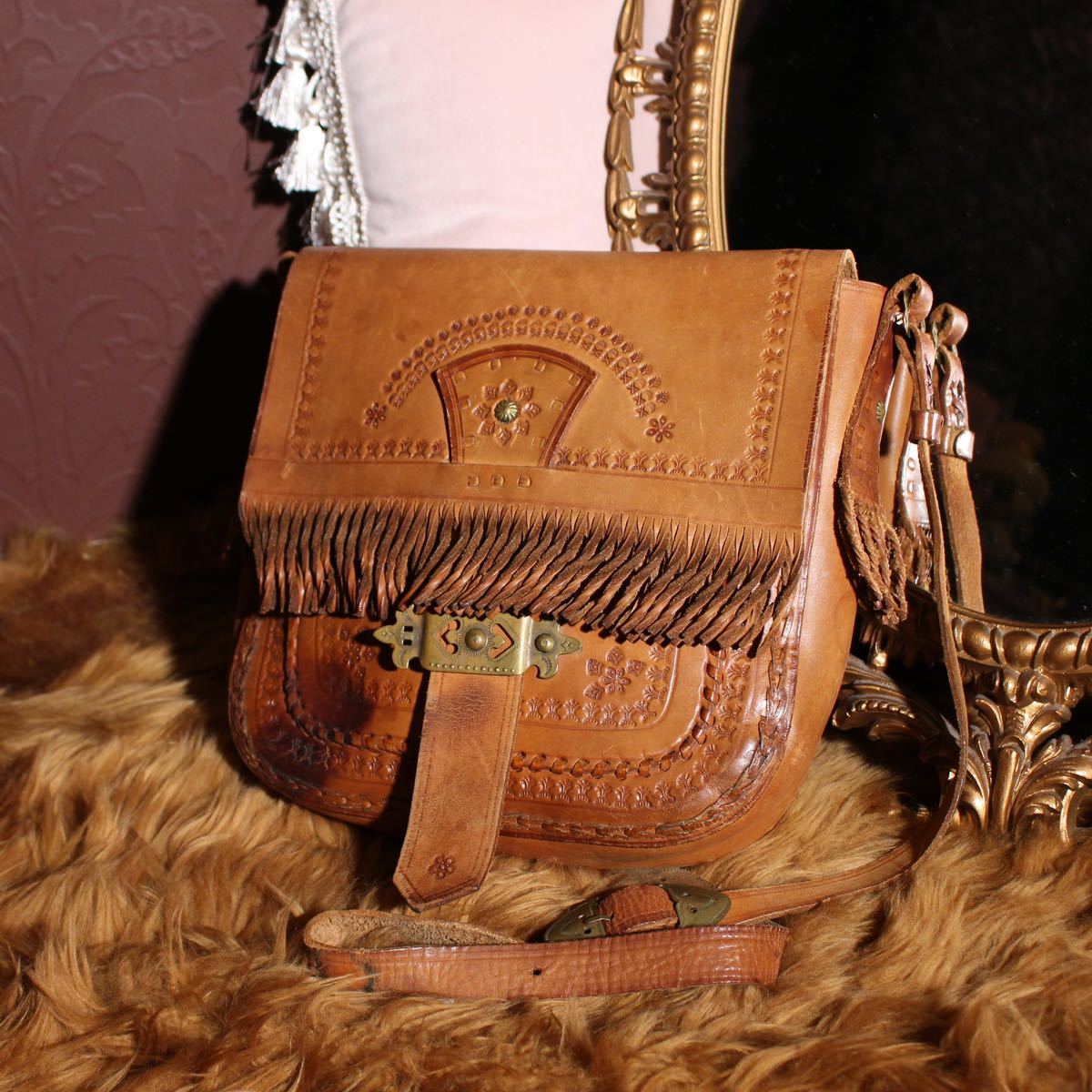 USA VINTAGE EMBBOSED FRINGE DESIGN LEATHER SHOULDER BAG/アメリカ