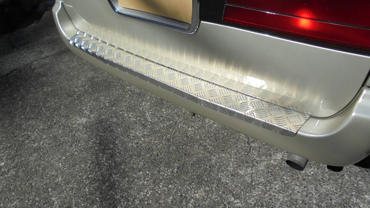 ハイエース　ワゴン　１００系　リアバンパーカバータイプ２ _アルミ製縞板