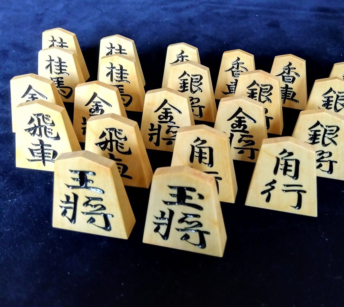 【将棋駒】晴月作 [御蔵島黄楊] 特上彫「錦旗書」美麗仕上げ 桐元箱、駒袋付き