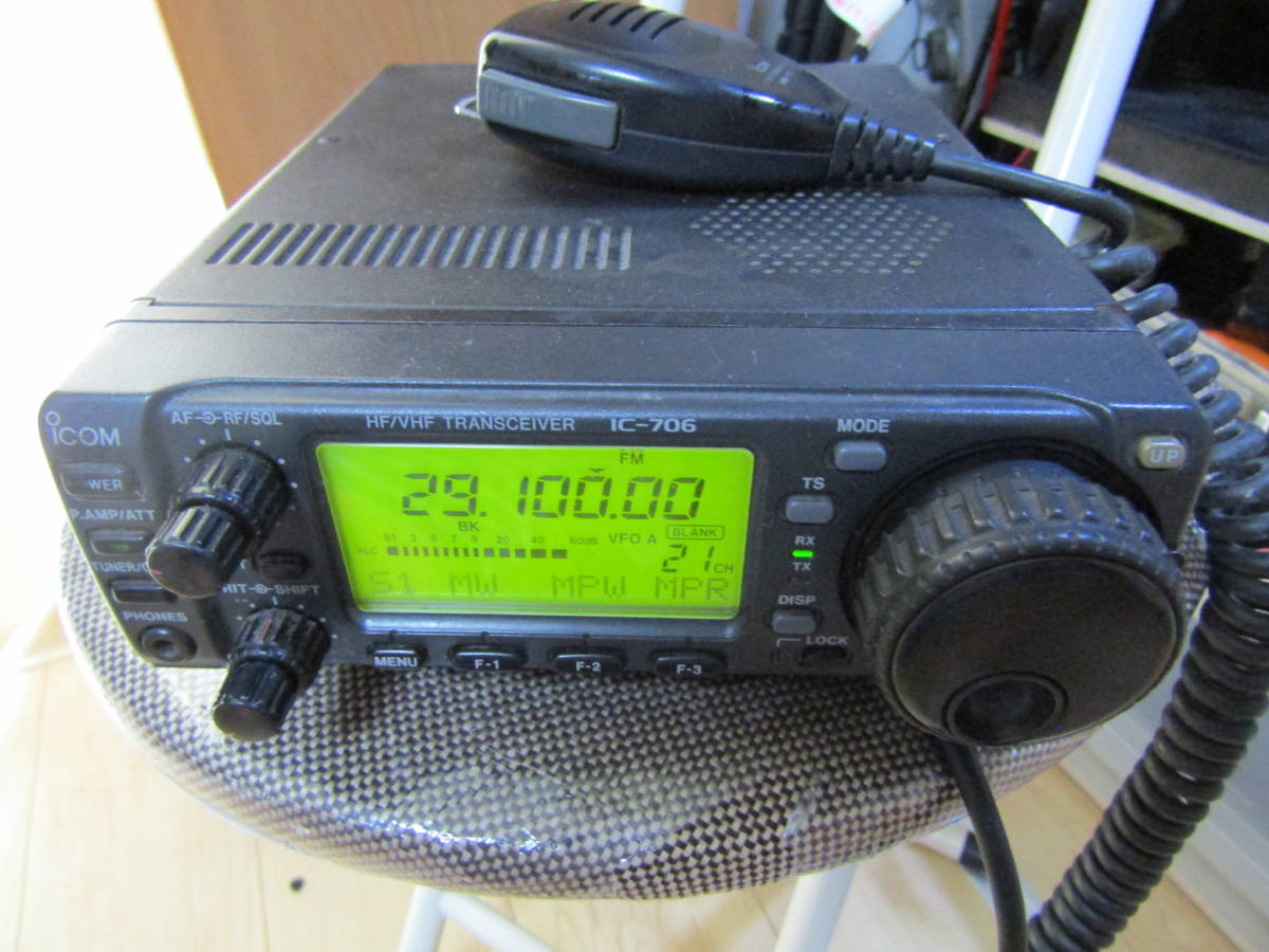 ICOM IC-706 通電確認 HF/50/144Mhz 古いのでジャンク扱いにて(固定