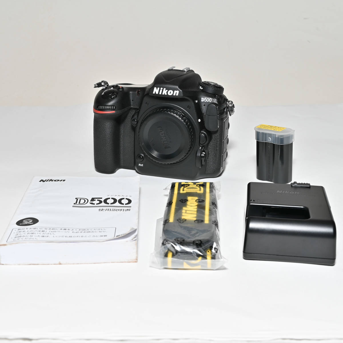 NIKON D500ボディ中古品 完動超美品 シャッター回数25750 おまけ有り