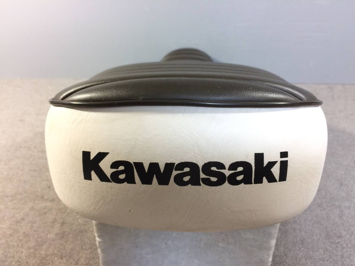 管理番号02739　Kawasaki　カワサキ　純正　シート　タックロール　W800　リミテッドエディション