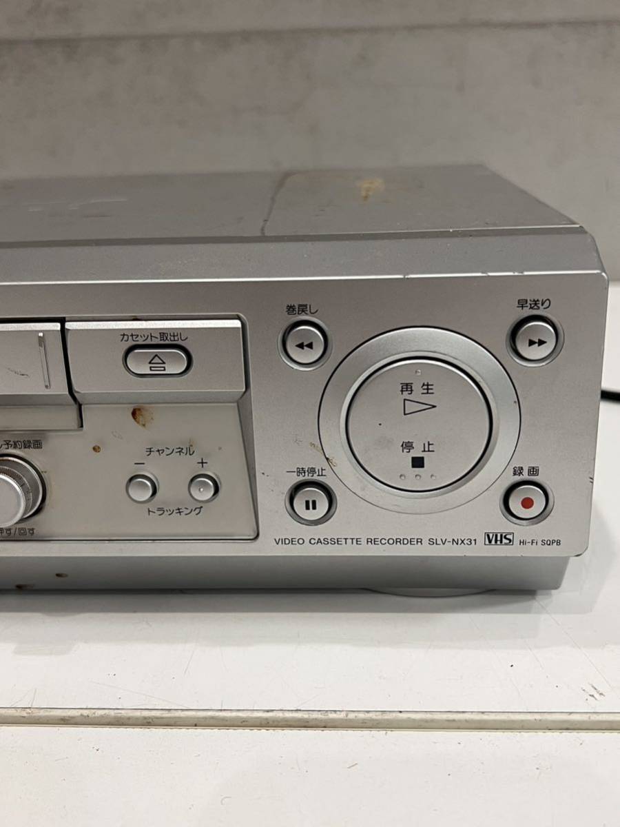 ★ SONY ソニー SLV-NX31 ビデオカセットレコーダー VHSビデオデッキ 通電のみ確認 ジャンク出品 0718T _画像4