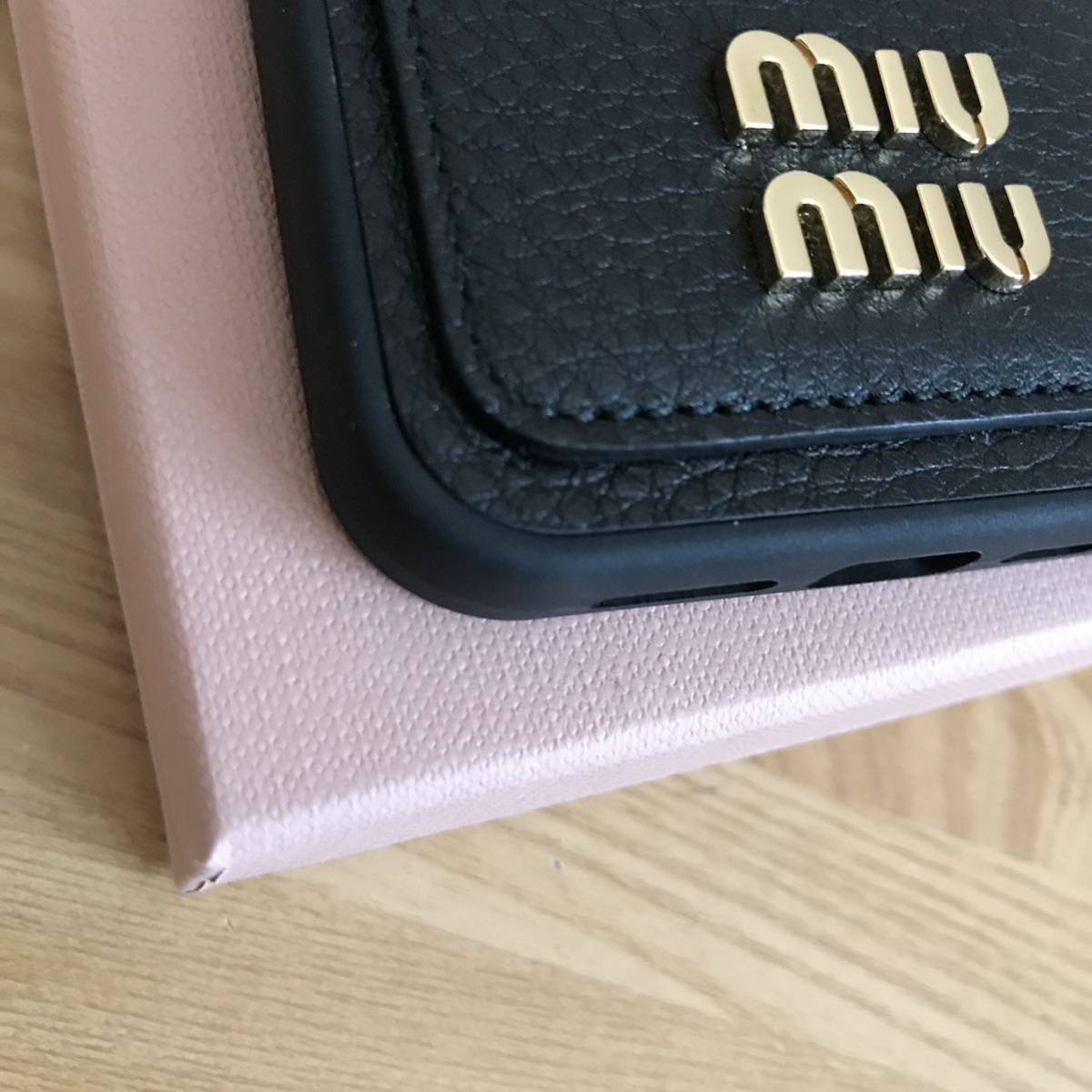 新品未使用 miumiu ミュウミュウ iPhone 13 Pro用カバー iPhoneケース