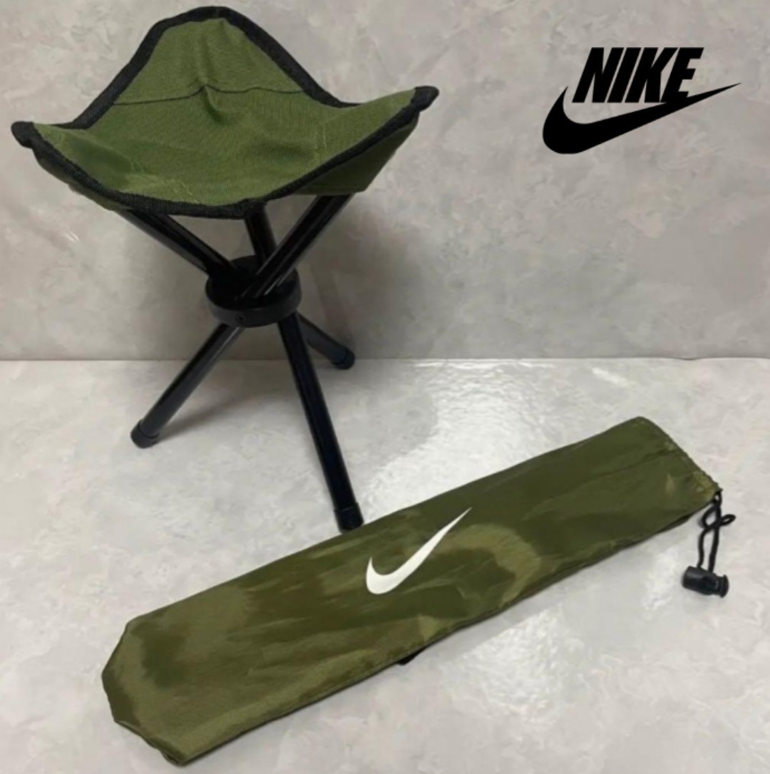 最値!新品!希少 非売品!ナイキ【NIKE】折りたたみ チェア 椅子 アウトドア キャンプ 軽量 耐重量 70kg ノベルティ カーキ オリーブ　_画像1