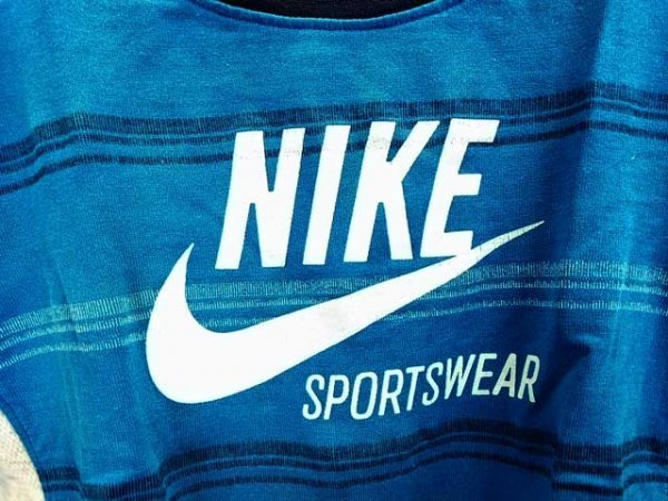 KU0373 ○送料無料 古着 NIKE ナイキ キッズ 長袖 クルーネック シャツ サイズ95~105cm ブルー 青 肌ざわり 男女兼用 ブランドロゴ_画像4