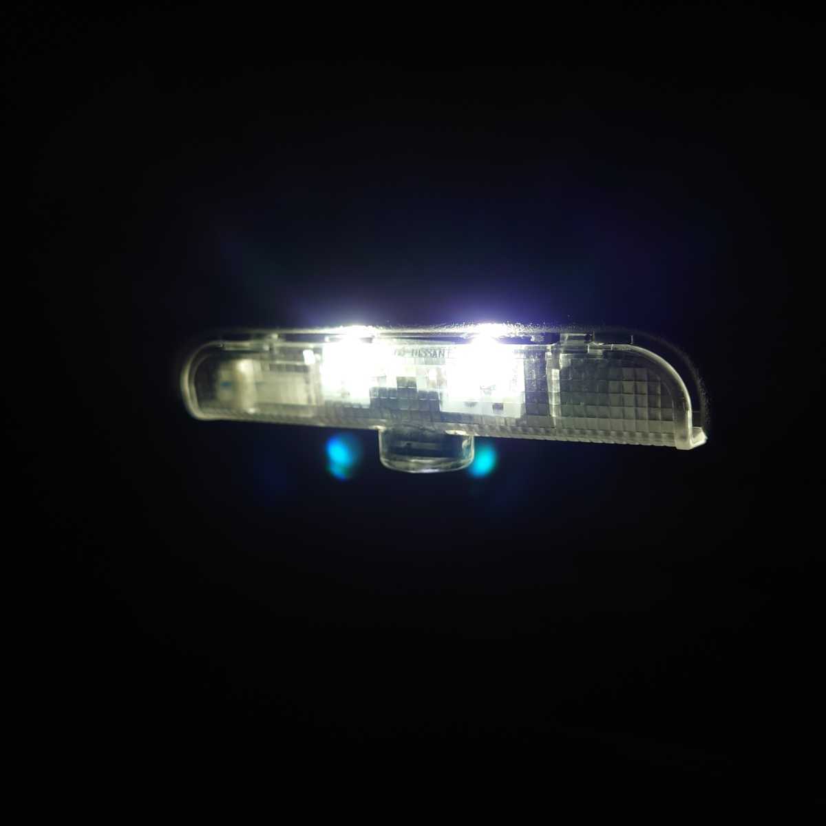 ☆送料無料☆ E52 エルグランド ロゴ 赤 カーテシ ランプ 日産 レッド LED ドア_画像3