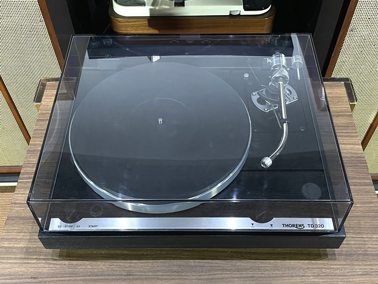 レコードプレーヤー THORENS TD320 オートリフト SME 3009-R 搭載 サブウエイト/新品ベルト等付属 Audio Station_画像2