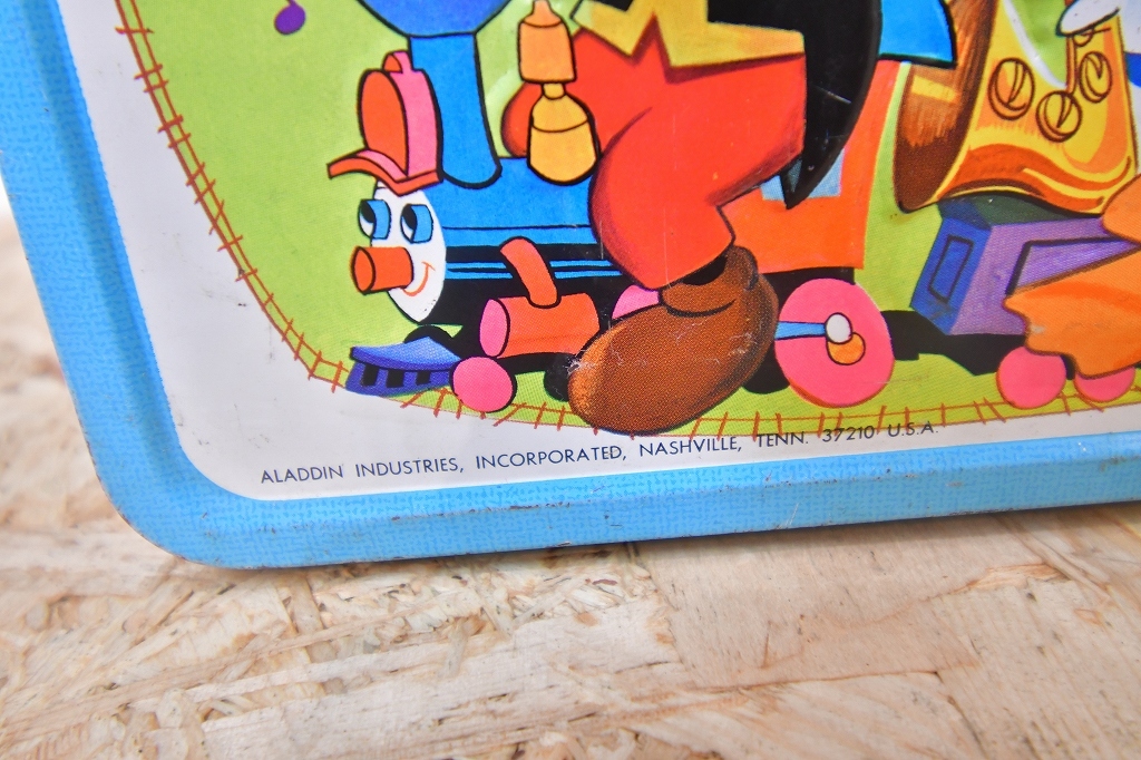 レトロ　USA製 1970's ディズニーワールド ALADDIN ブリキ製ランチボックス ミッキーマウス　 カントリーベア ヴィンテージ　50周年_画像3