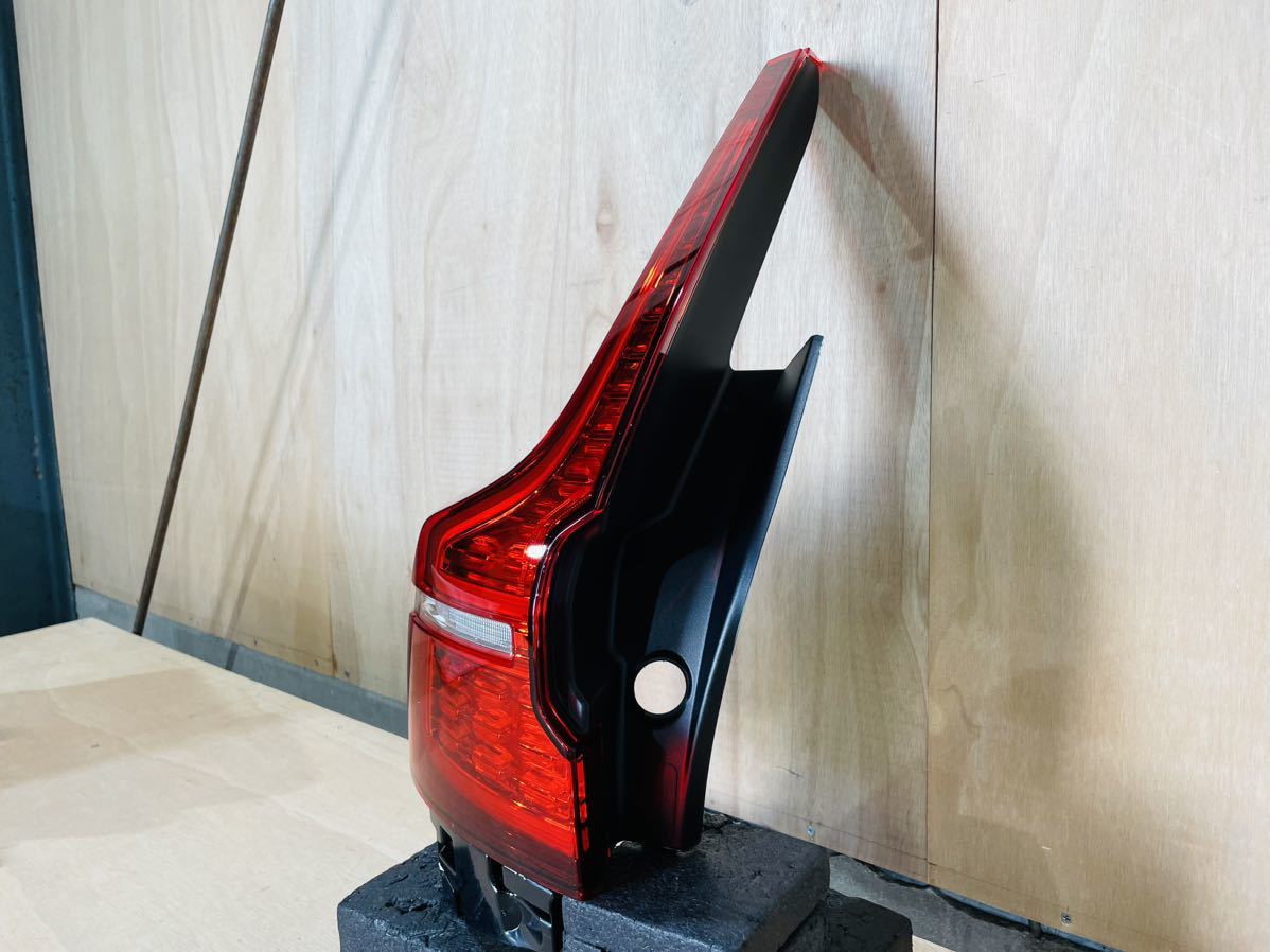* new goods unused * Volvo V60 original left LED tail light 32291358 left side ZB series 225 tail lamp * unused . that price is extraordinary. * A-1-25