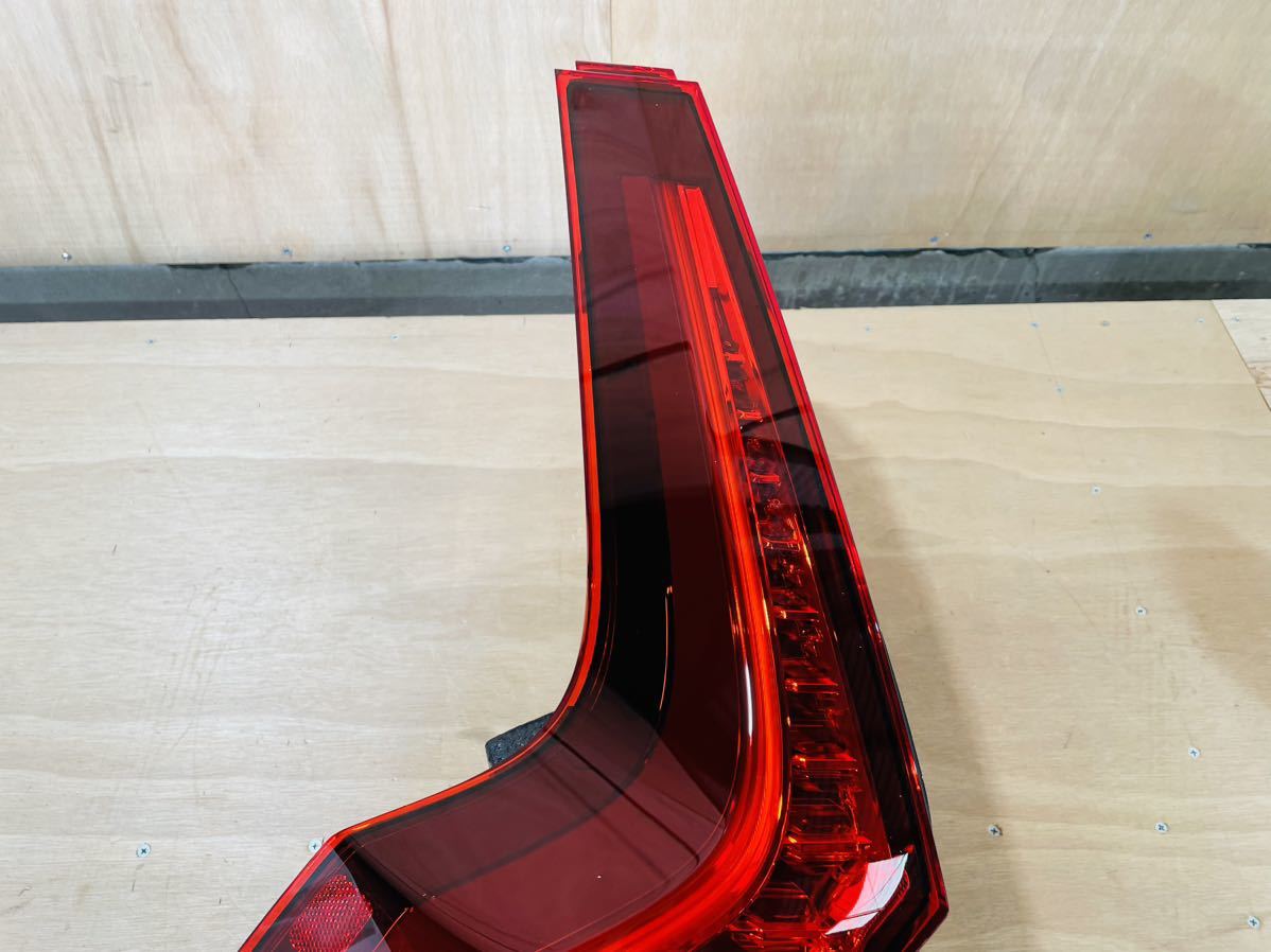 * new goods unused * Volvo V60 original left LED tail light 32291358 left side ZB series 225 tail lamp * unused . that price is extraordinary. * A-1-25