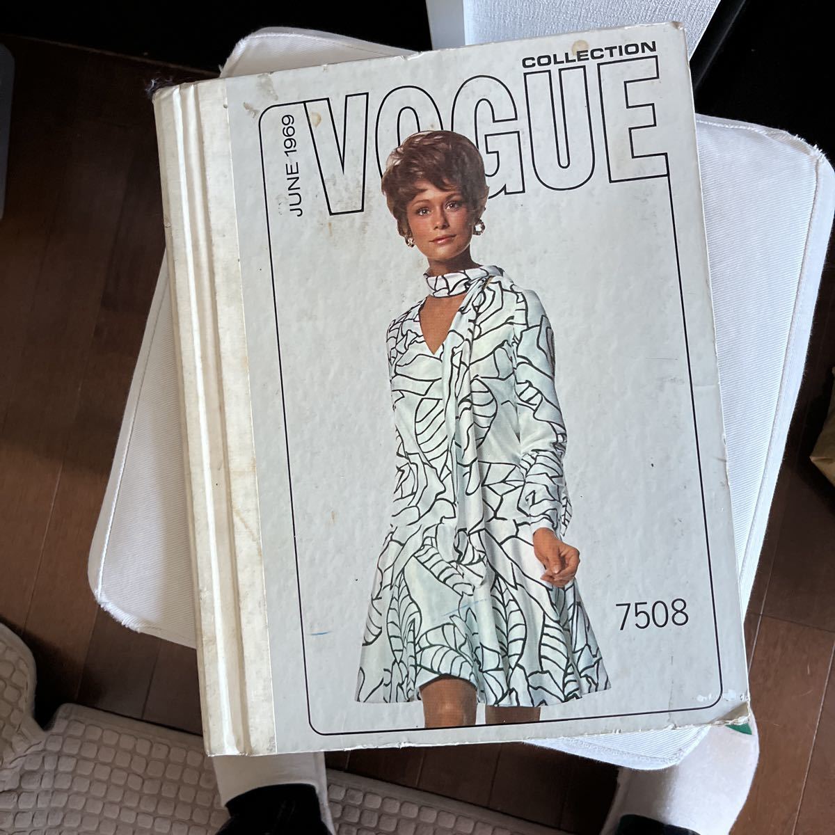 VOGUE1969 year collection book Vogue meido in USA New York Vintage Old Vintage book materials 