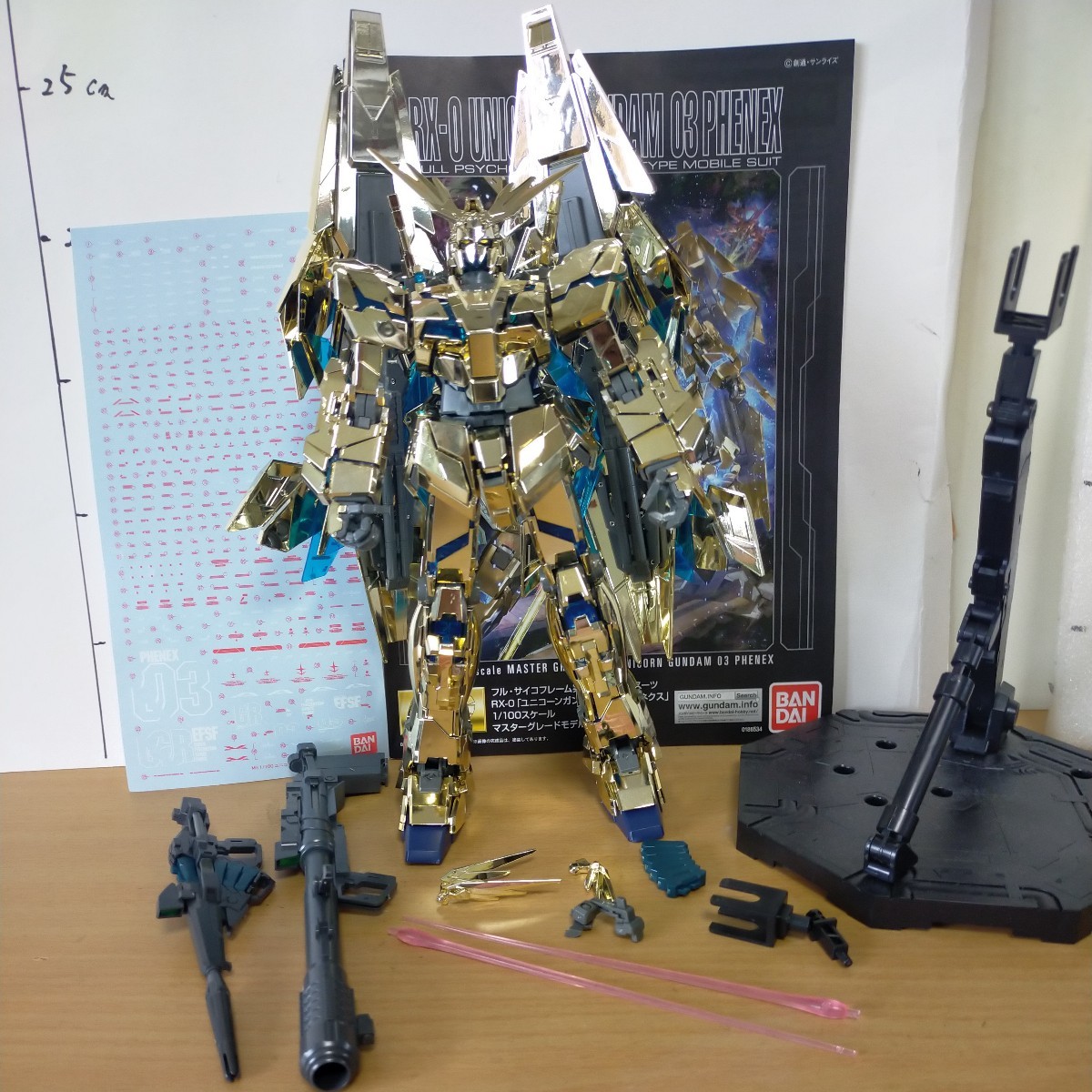 ガンプラ MG1 100 ユニコーンガンダム3号機 フェネクス 完成品