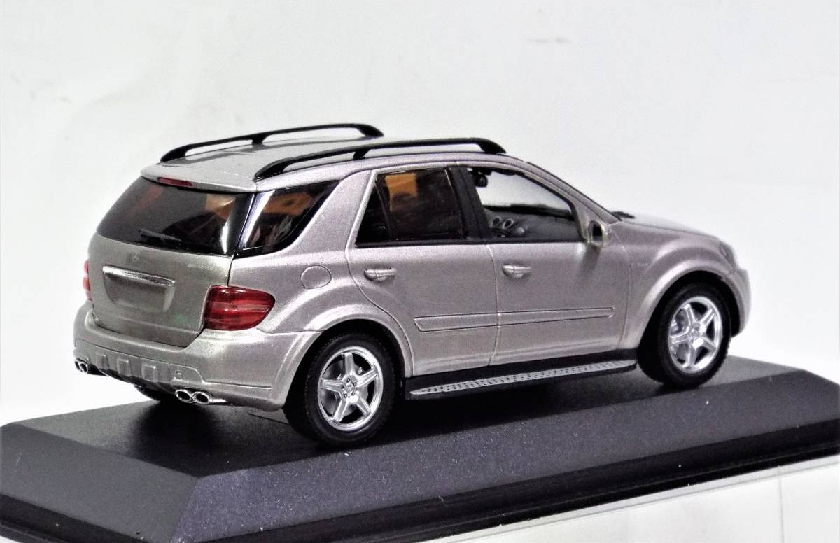 【PMA】1/43 メルセデスベンツ ML63 AMG (W164) 5ドアSUV 2006年シルバー (商品№ 400 034570)ダイキャスト製のミニカー_画像3