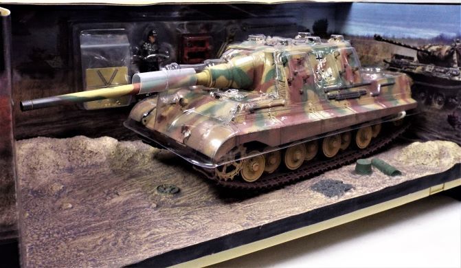 【ワルターソンズ】1/32 WW.2 ドイツ軍 駆逐戦車 ヤクトティーガー (ポルシェタイプ) 迷彩色汚しバージョン 一部ダイキャスト製の完成品
