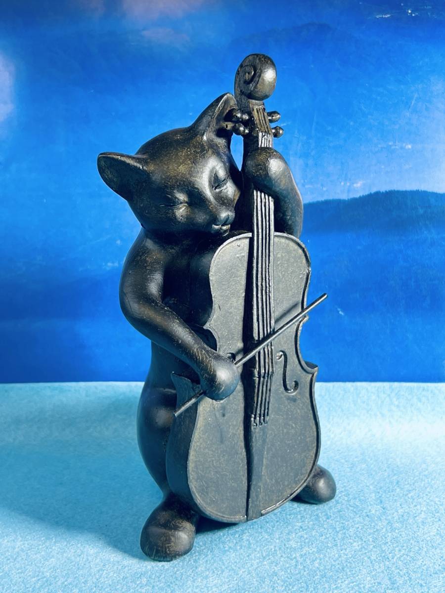 可愛い猫の置物 【チェロ】 楽器を奏でる子猫 樹脂製 インテリア 住まい 小物 人気 ねこ ペットの画像1