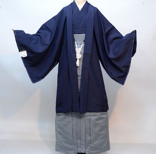 柔らかな質感の 男性用 紺地 紋付 袴セット 羽織 Lサイズ NO29660-L