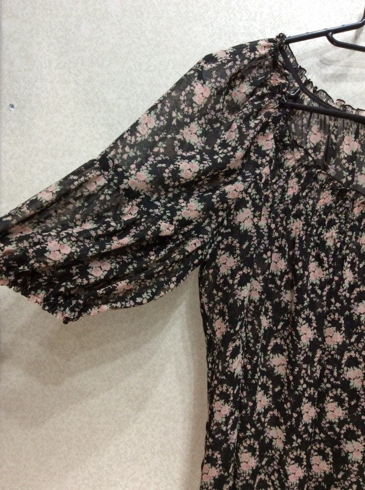 レストローズ 黒×ピンク花柄半袖チュニック サイズ2_画像2