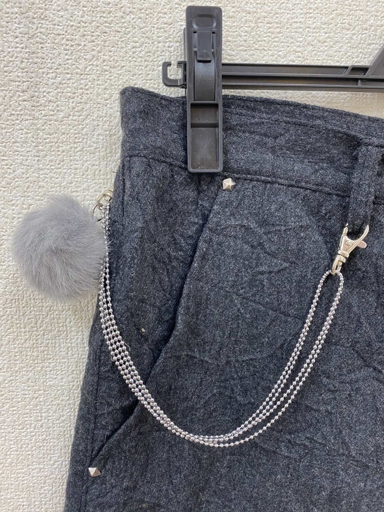  And A charcoal gray. shorts ball chain decoration . rabbit fur manner pompon attaching size 38